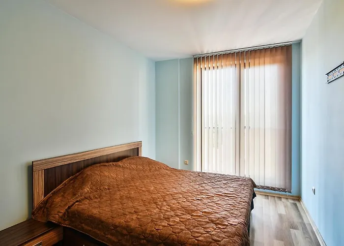 Mare Flat Two Bedrooms Free Parking Hotel *